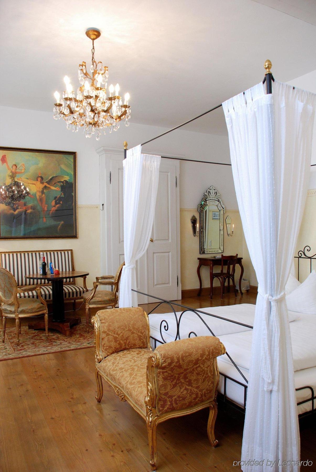 Hotel Orphee - Grosses Haus Регенсбург Номер фото
