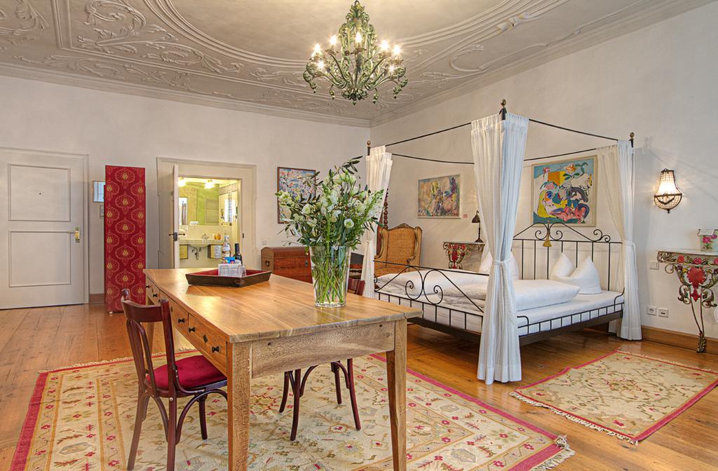 Hotel Orphee - Grosses Haus Регенсбург Экстерьер фото