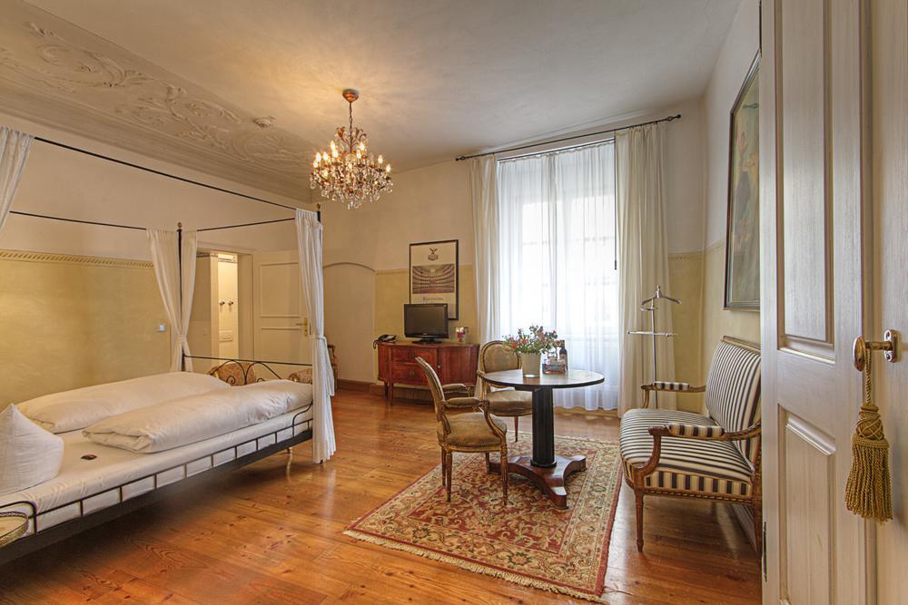 Hotel Orphee - Grosses Haus Регенсбург Экстерьер фото