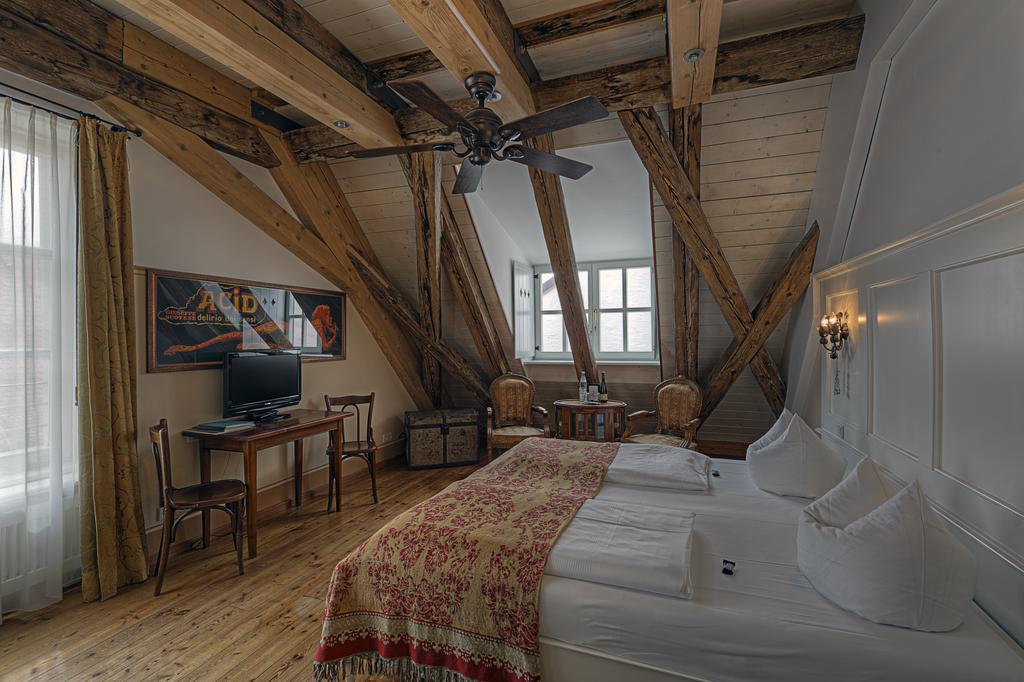 Hotel Orphee - Grosses Haus Регенсбург Экстерьер фото